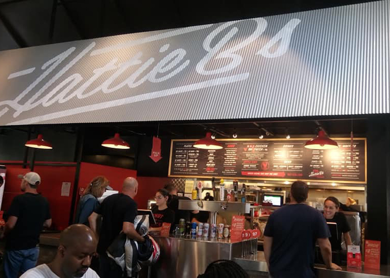 ナッシュビルのフライドチキン専門店Hattie B’s Hot Chicken – Nashville – Midtown（ハッティ・ビーズ）