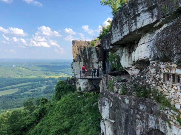 テネシー州チャタヌーガにある観光名所ルックアウトマウンテン/Rock City/Ruby Falls