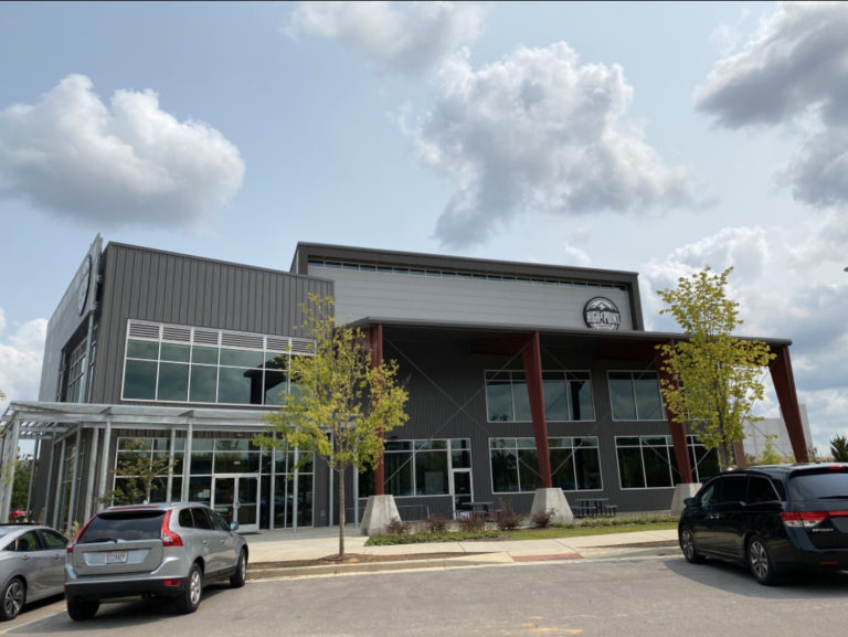 ハンツビルでボルダリングができる専門施設＜High Point Climbing and Fitness＞