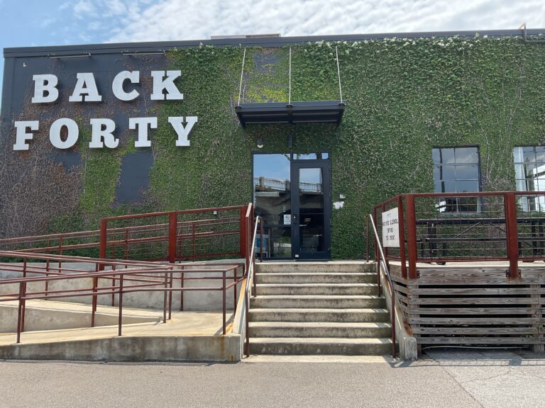 アラバマ州バーミングハムの地ビールが飲めるお店　Back Forty Beer ブリュワリー
