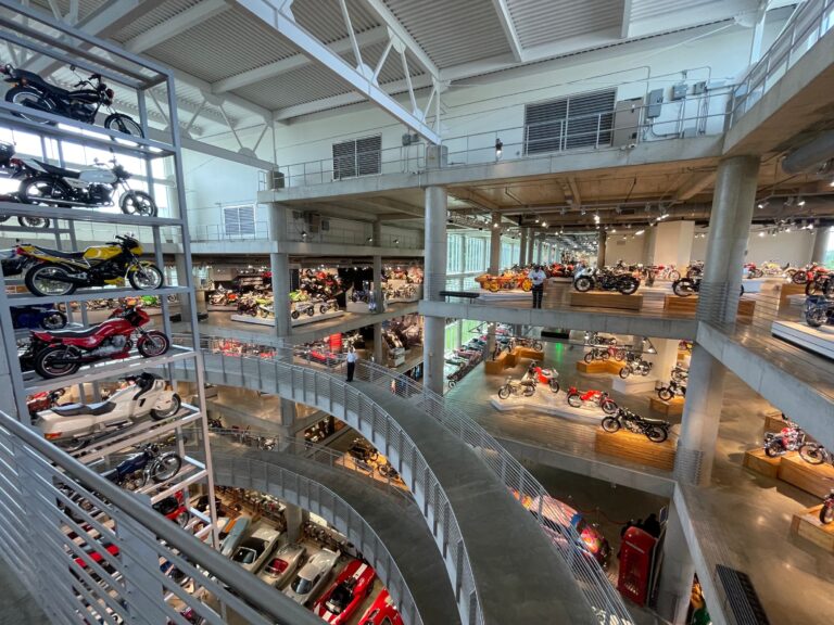 Birmingham　世界最大のオートバイ博物館＆コース場