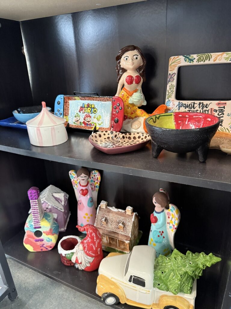 マスクルショーズにあるカフェ併設アート教室 The Coffee Place&The Artsy Place Muscle Shoals