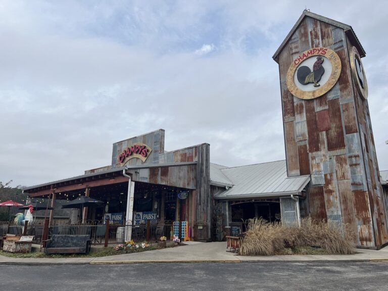 アラバマ州【マディソン】高い塔が目印のフライドチキンのお店Champy’s Famous Fried Chicken