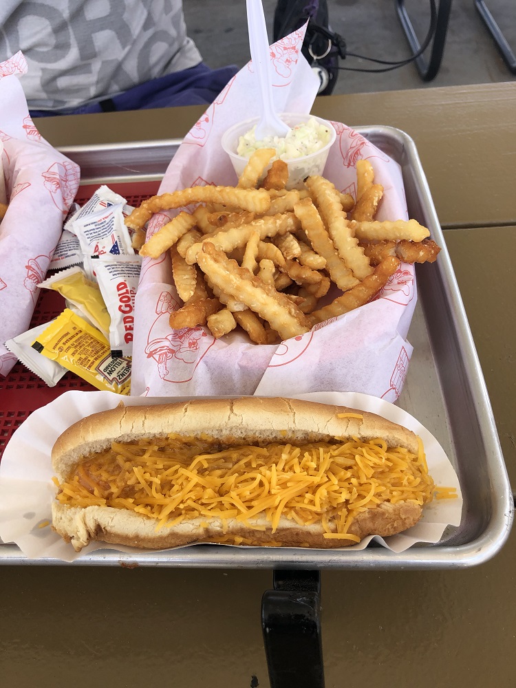 インディアナ州ラフィエットのホットドッグ店ドッグンサズ