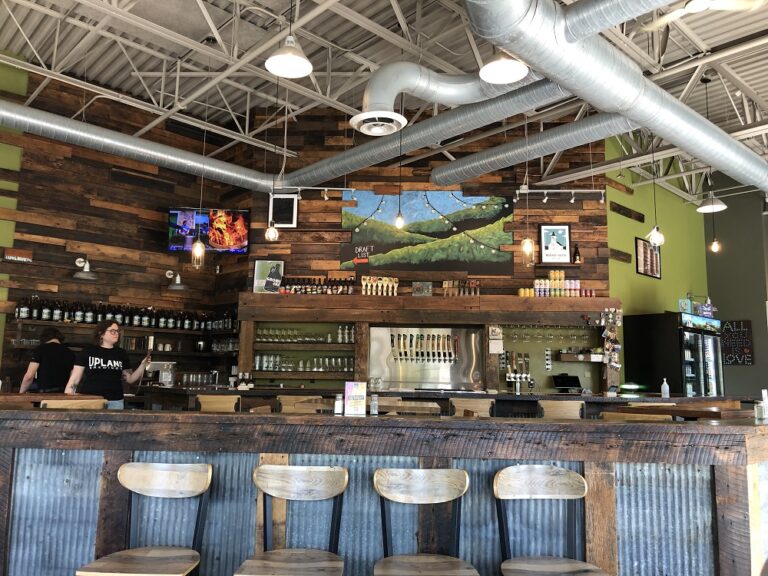 インディアナ州カーメルのブルワリ アップランド カーメル タップ ハウス