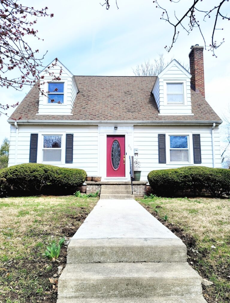 【すぐ入居可】一軒家、ウェストラフィエット小、ウェストラフィエット中、ウェストラフィエット高 $2,700〜4ベッド、2バス、ガレージ1台分250 Lincoln Street