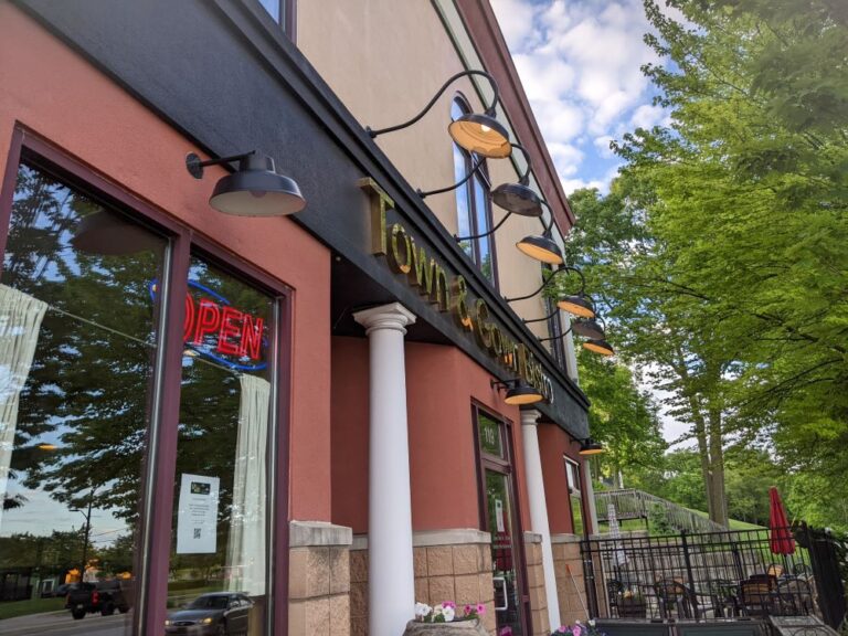 インディアナ州ウエストラフィエットの西洋料理店 Town & Gown Bistro