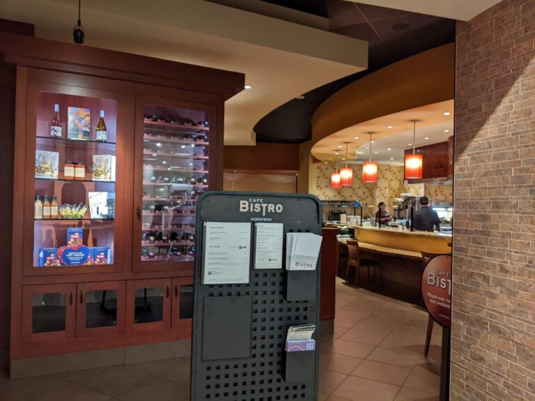 インディアナ州インディアナポリスにあるレストラン Cafe Bistro