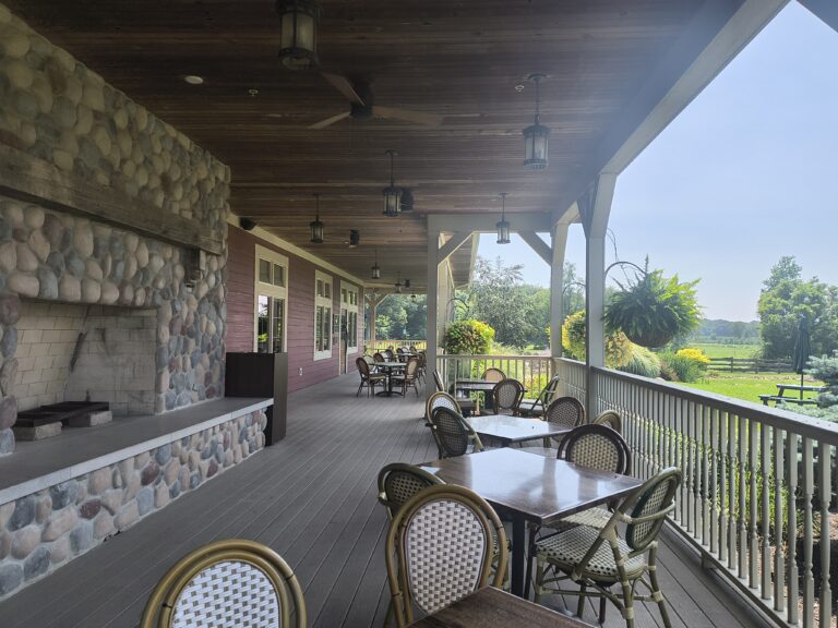 フェアオークスの地元食材使用ダイニング/The Farmhouse Restaurant