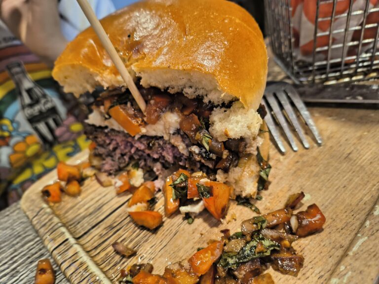 キーストンモール近郊の満足感200％アメリカンバーガー