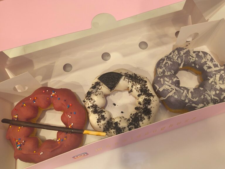 カーメルにある可愛いボバティー＆モチドーナツのお店