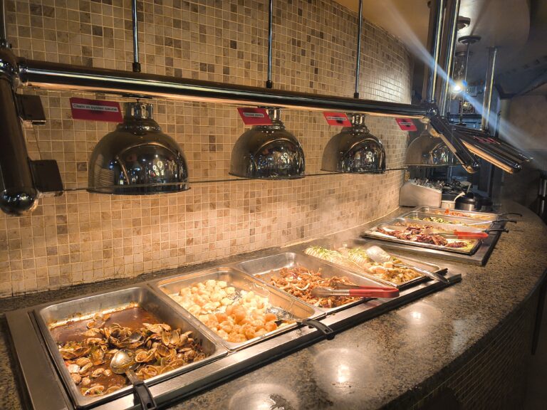 フィッシャーズにある大型ビュッフェレストラン　ジャーニー