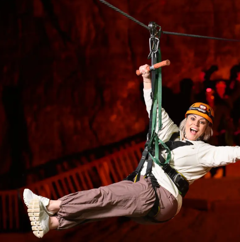 ルイビルのアクティビティに過ごすアミューズメントパーク – Louisville Mega Cavern