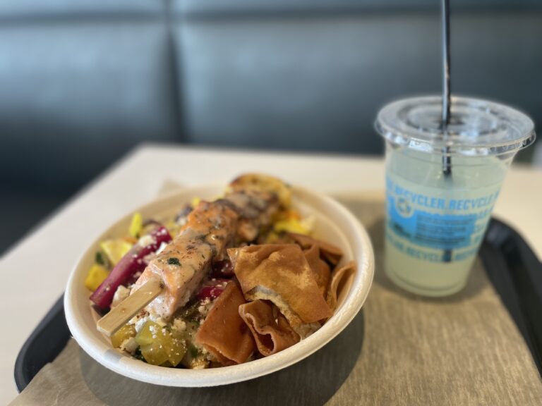 ミシガン州ノバイのレストラン  気軽にミディテレーニアンボウルが食べれるお店