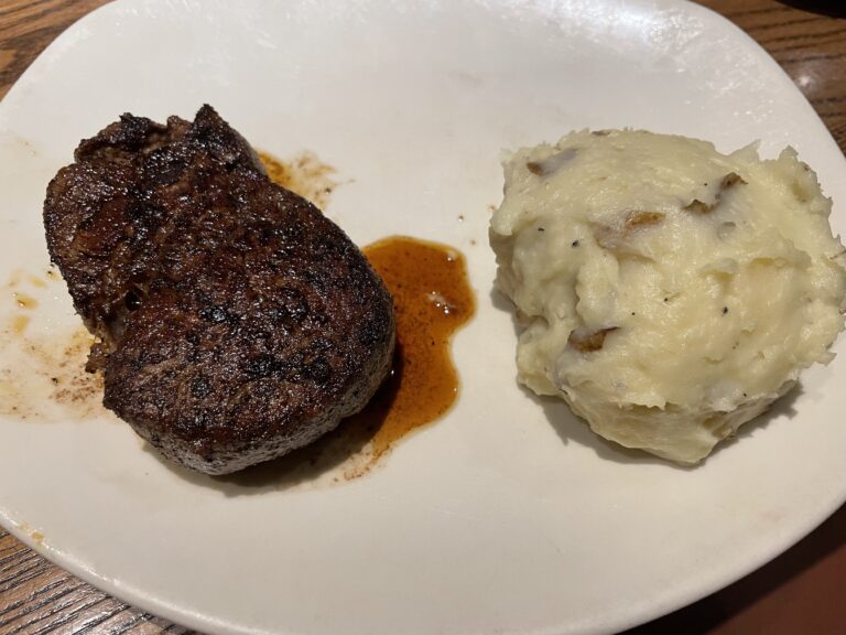 ミシガン州キャントンのレストラン　オーストラリアをモチーフにしたステーキレストラン