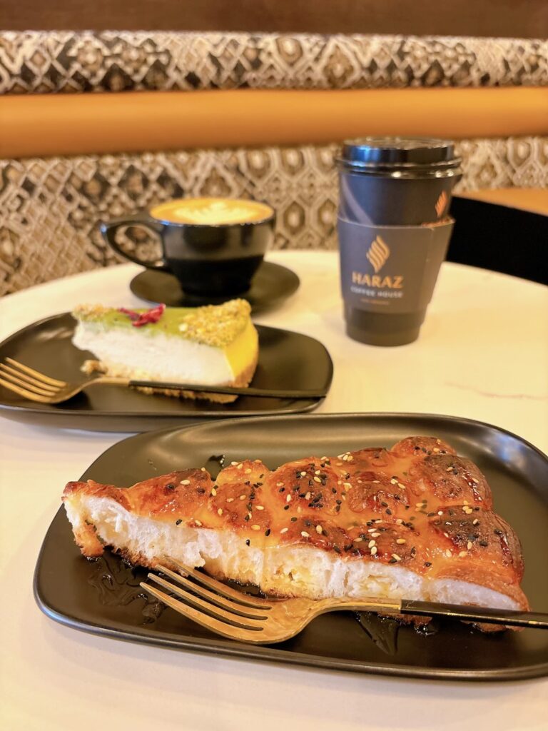 ミシガン州リボニアのカフェ　イエメンコーヒーとスイーツが味わえるカフェ