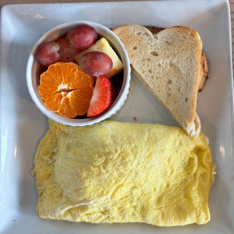 ミシガン州ファーミントンのレストラン ダウンタウンのお洒落なブランチレストラン Blueberry Brunch