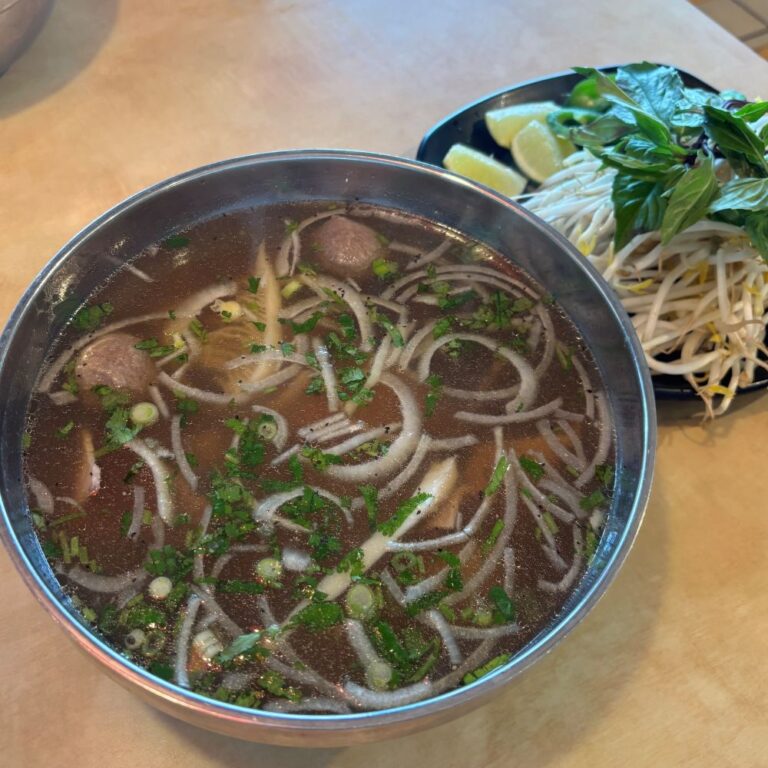 ミシガン州ノバイのレストラン　メニュー豊富なベトナム料理店 Pho Lucky