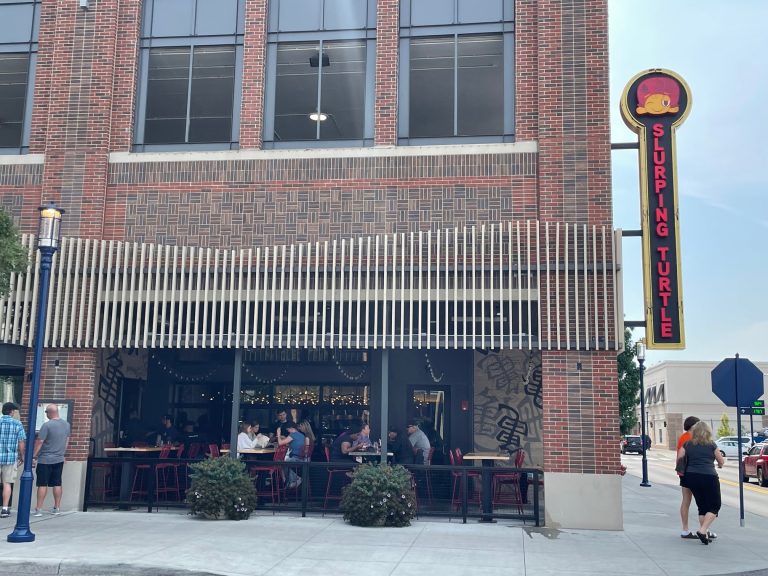 オハイオ州コロンバス・イーストンの創作ラーメンと寿司が楽しめる人気店『Slurping Turtle』