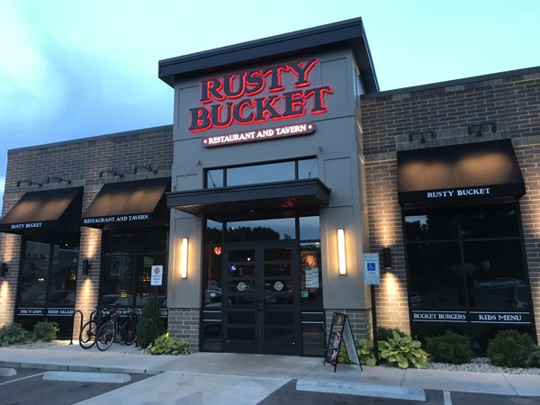 オハイオ州ダブリンのカジュアルで居心地のいいアメリカンダイニング『Rusty Bucket Restaurant & Tavern』