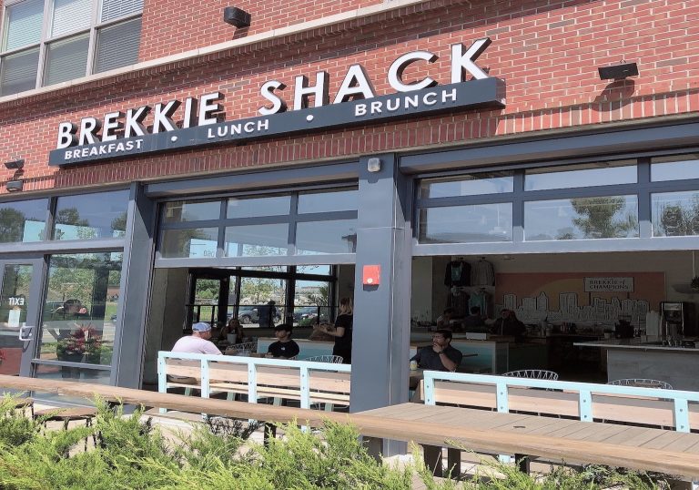 オハイオ州アッパーアーリントンのおしゃれな朝食とブランチが楽しめるレストラン『Brekkie Shack』