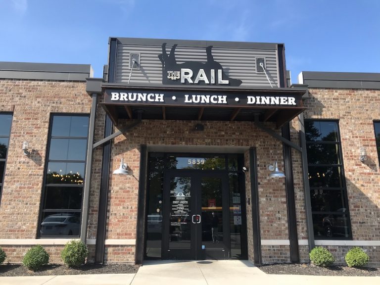 オハイオ州ダブリンの本格バーガーとクラフトビールが楽しめる『The Rail』