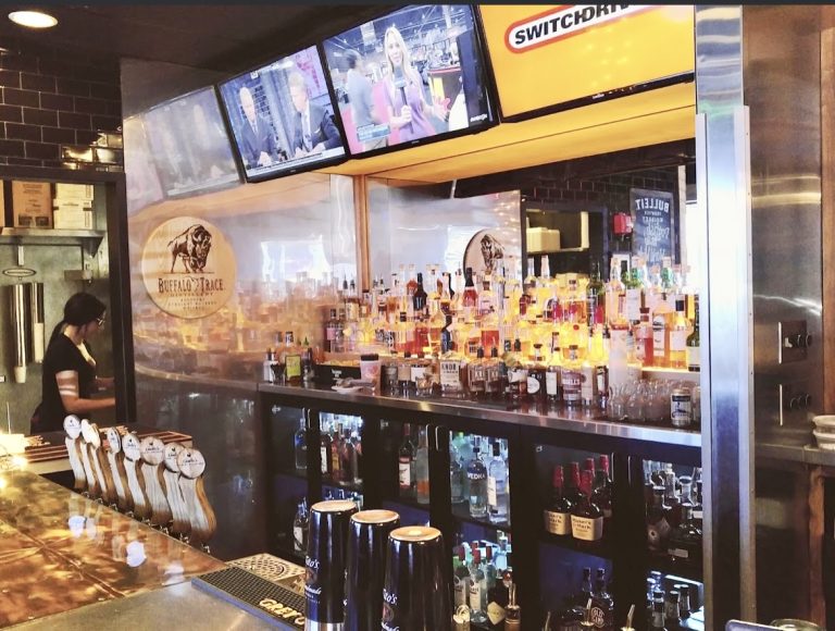 子供も一緒に行けるオハイオ州コロンバス、ダブリンのスポーツバー＆レストラン