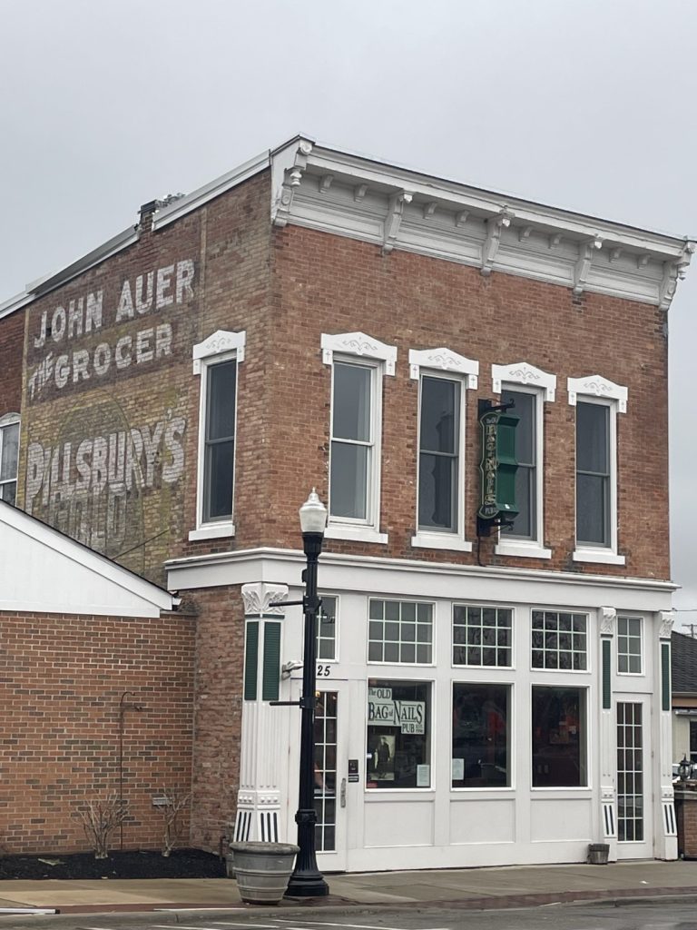 オハイオ州メアリーズビルのクラシックなパブレストラン『Old Bag of Nails Marysville』