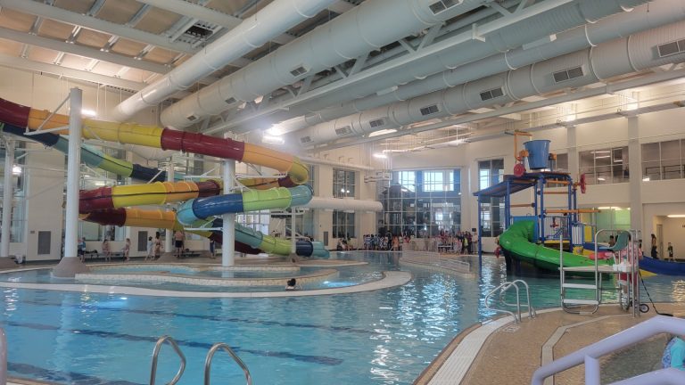寒い時期でも楽しめる屋内プール
