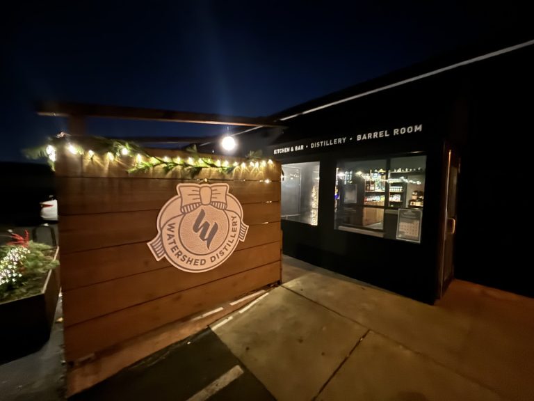 オハイオ州コロンバス・グランドビューの地元雰囲気あふれる蒸溜所＆バー『Watershed Distillery』