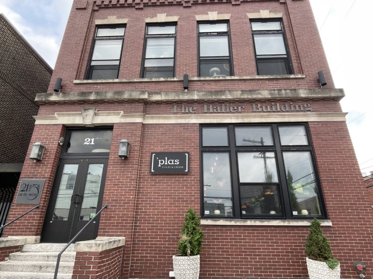 オハイオ州コロンバス・ショートノースの気軽に楽しめるモダンレストラン『[‘plas]』