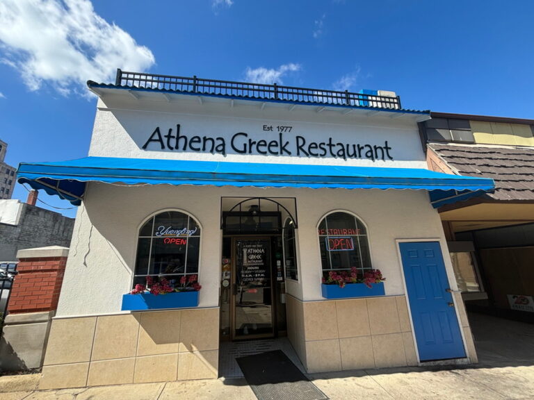 オハイオ州マンフィールドの家庭的なギリシャ料理の店『Athena Greek Restaurant』