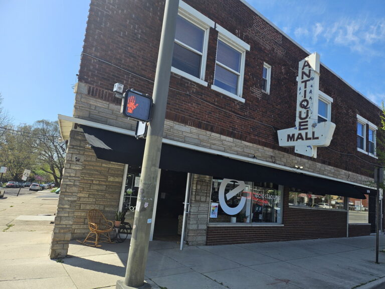 伝統とモダン『Eclectiques Antique Mall』