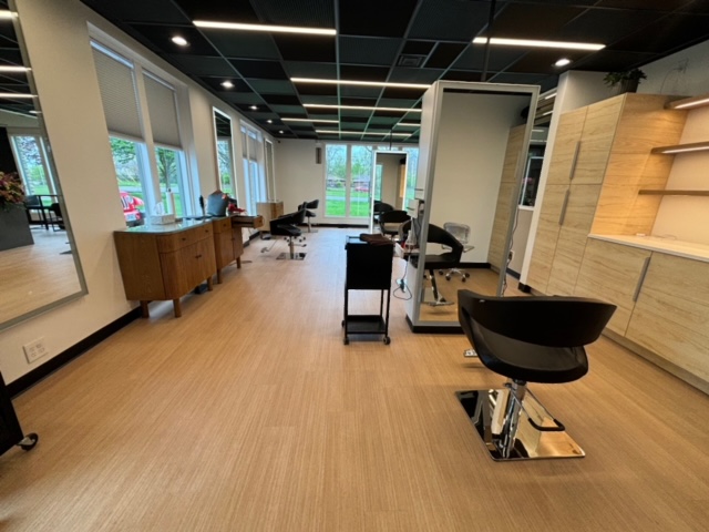 アジア人の髪のクセを理解しているオハイオ州コロンバスのヘアサロン