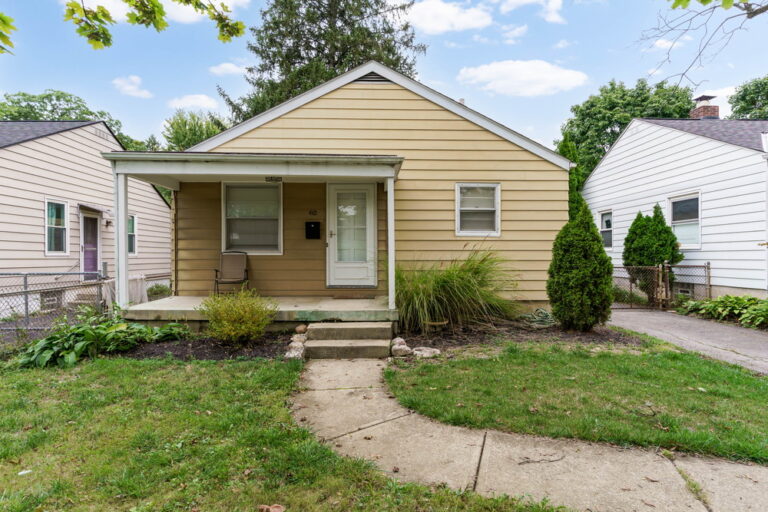 コロンバス学区【6月初旬入居可】一軒家、セーラム小、ドミニオン中、ウェットストーン高 $1,70062 E Stanton Ave