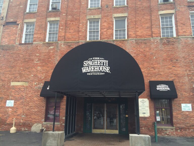オハイオ州コロンバス・ダウンタウンの家族向けアメリカンイタリアンレストラン『Spaghetti Warehouse』