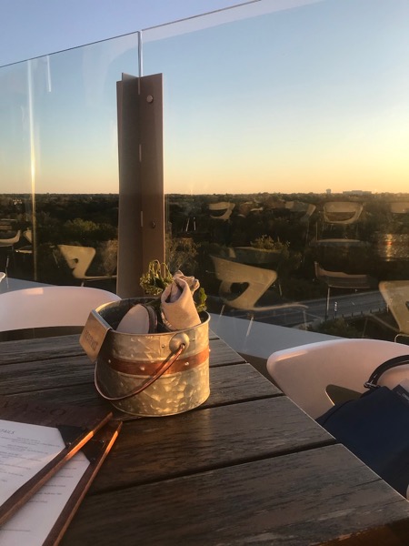 オハイオ州ダブリン・ブリッジパークのルーフトップバー『Vaso』