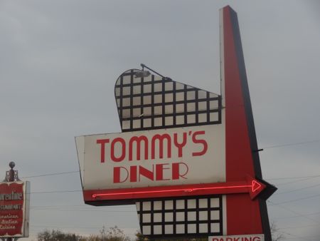 オハイオ州コロンバス・ダウンタウンの50’s風の朝食＆ランチの名店『Tommy’s Diner』