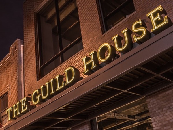 オハイオ州コロンバス・ショートノースの料理も雰囲気も楽しめるレストラン＆バー『The Pearl Short North』