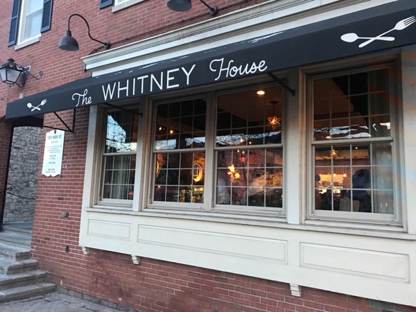 オハイオ州ワージントンの家庭的なアメリカ料理レストラン『The Whitney House』