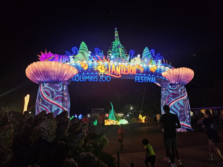 動物園がナイトフェスに変身！『Columbus Zoo Lantern Festival』