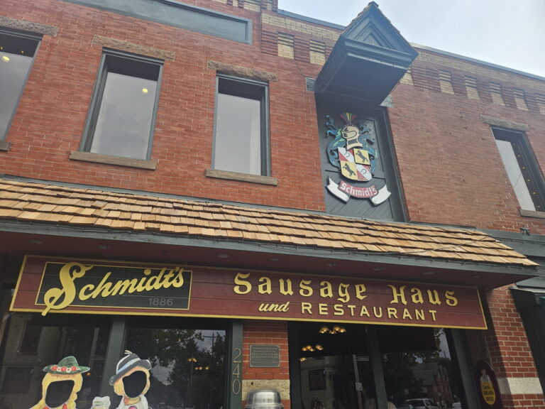 オハイオ州コロンバス・ジャーマン・ヴィレッジの伝統ドイツ料理の名店『Schmidt’s Sausage Haus und Restaurant』
