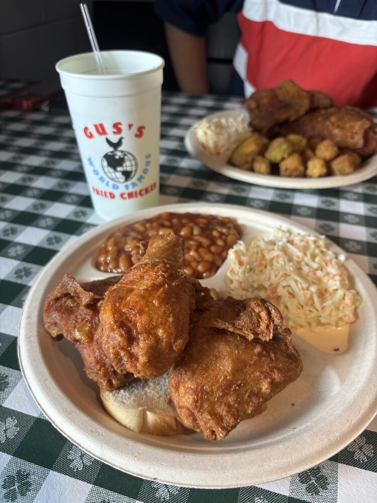 サクサク＆スパイシーな味がやみつきに！『Gus’s World Famous Fried Chicken』