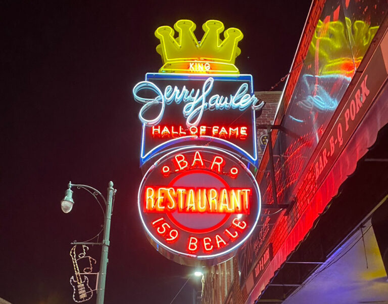ビールストリートにあるプロレス好き必見のバー＆グリル『King Jerry Lawler’s Hall of Fame Bar & Grille』